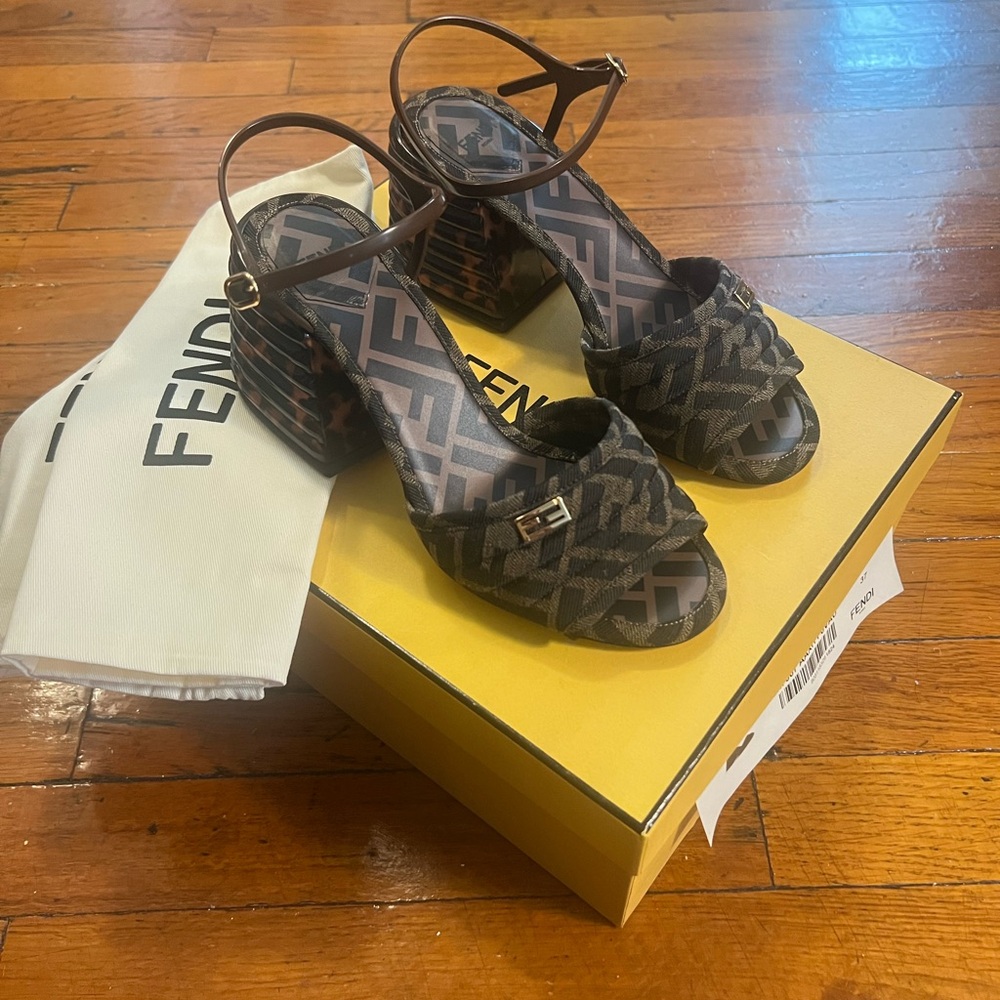 Fendi Brown Patterned Heels With Tortoiseshell Bl… - image 2